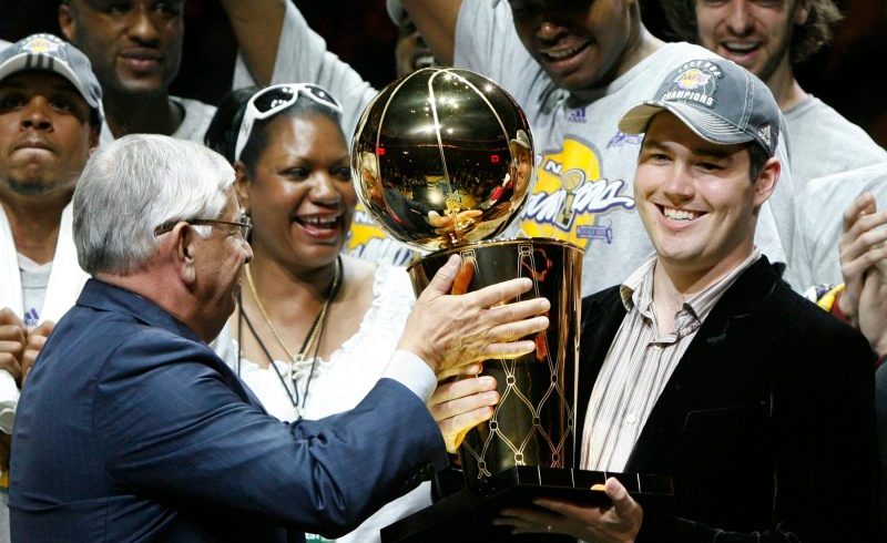 Lakers fire pair of Buss brothers from front office roles