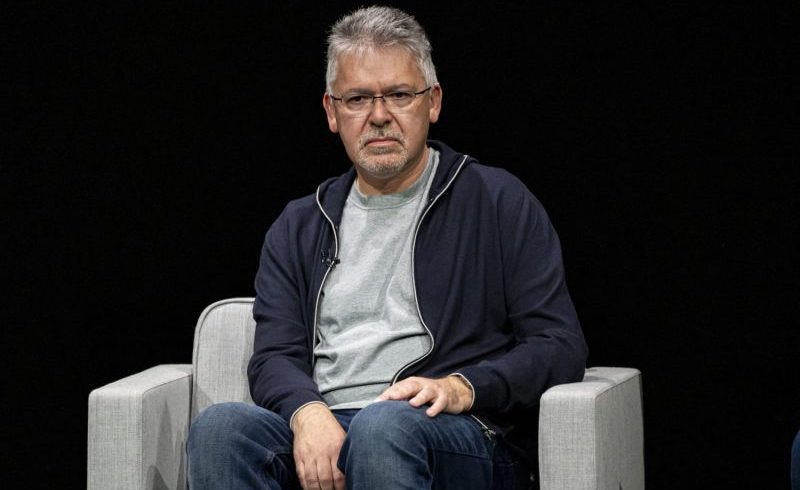 Apple’s AI chief abruptly steps down