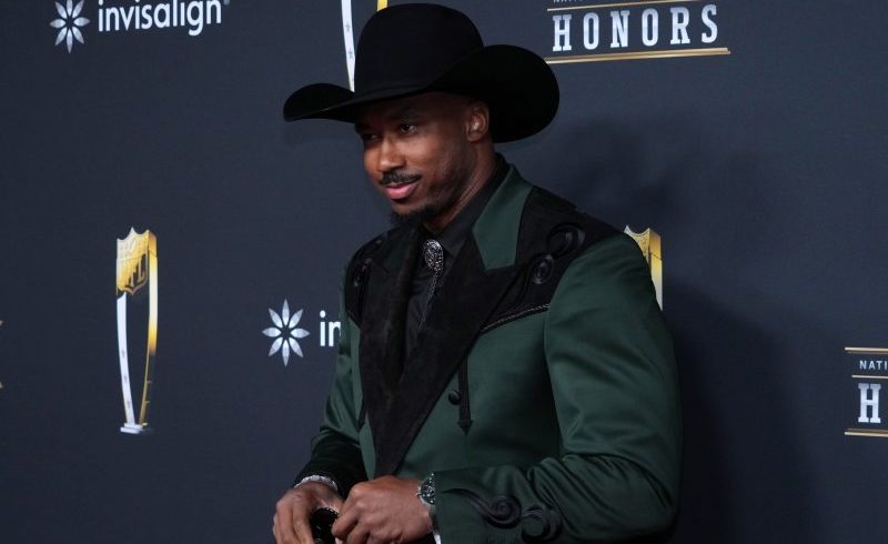 NFL Defensive POY going to Italy to cheer on snowboarder girlfriend