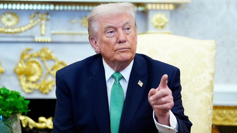 Trump signs executive order ensuring TSA workers are paid during DHS shutdown