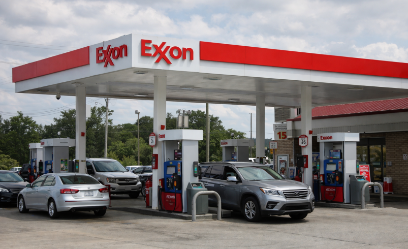 ExxonMobil stock slips as oil falls, but rally may not be over yet