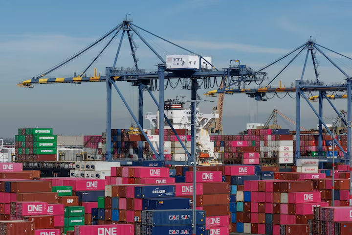 US trade deficit rises despite strong export growth