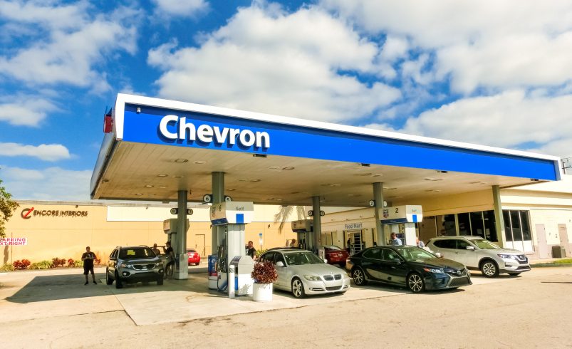 Chevron Q1 beats EPS estimates, shares slip 1% on profit weakness