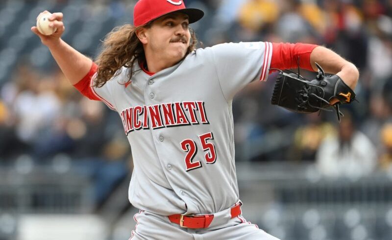 Reds pitchers make ugly MLB history with seven consecutive walks