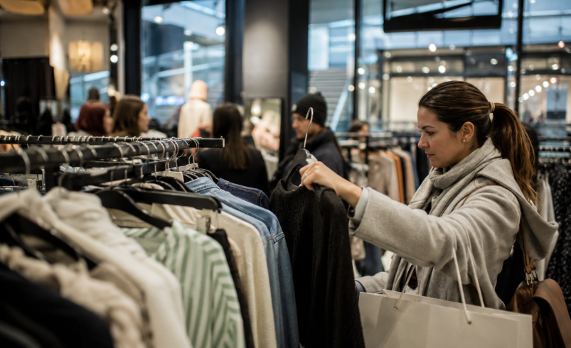 US retail sales increase 0.5% despite inflation pressures