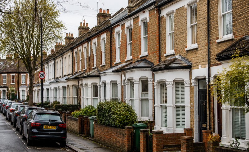 UK annual house price growth accelerates to 3.8% in April