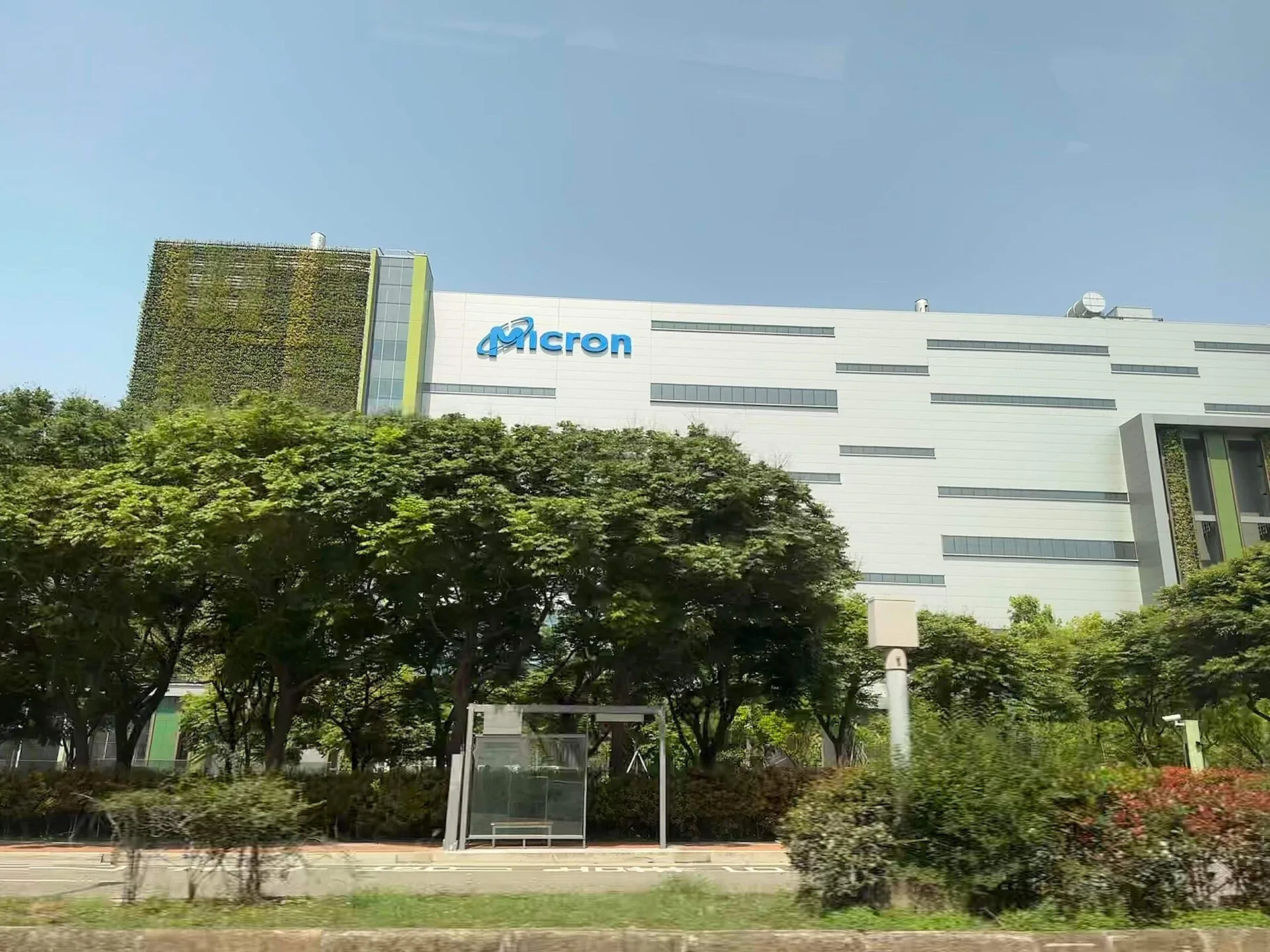 Micron (MU) Stock Prediction: $1,440 Bull, $660 Bear