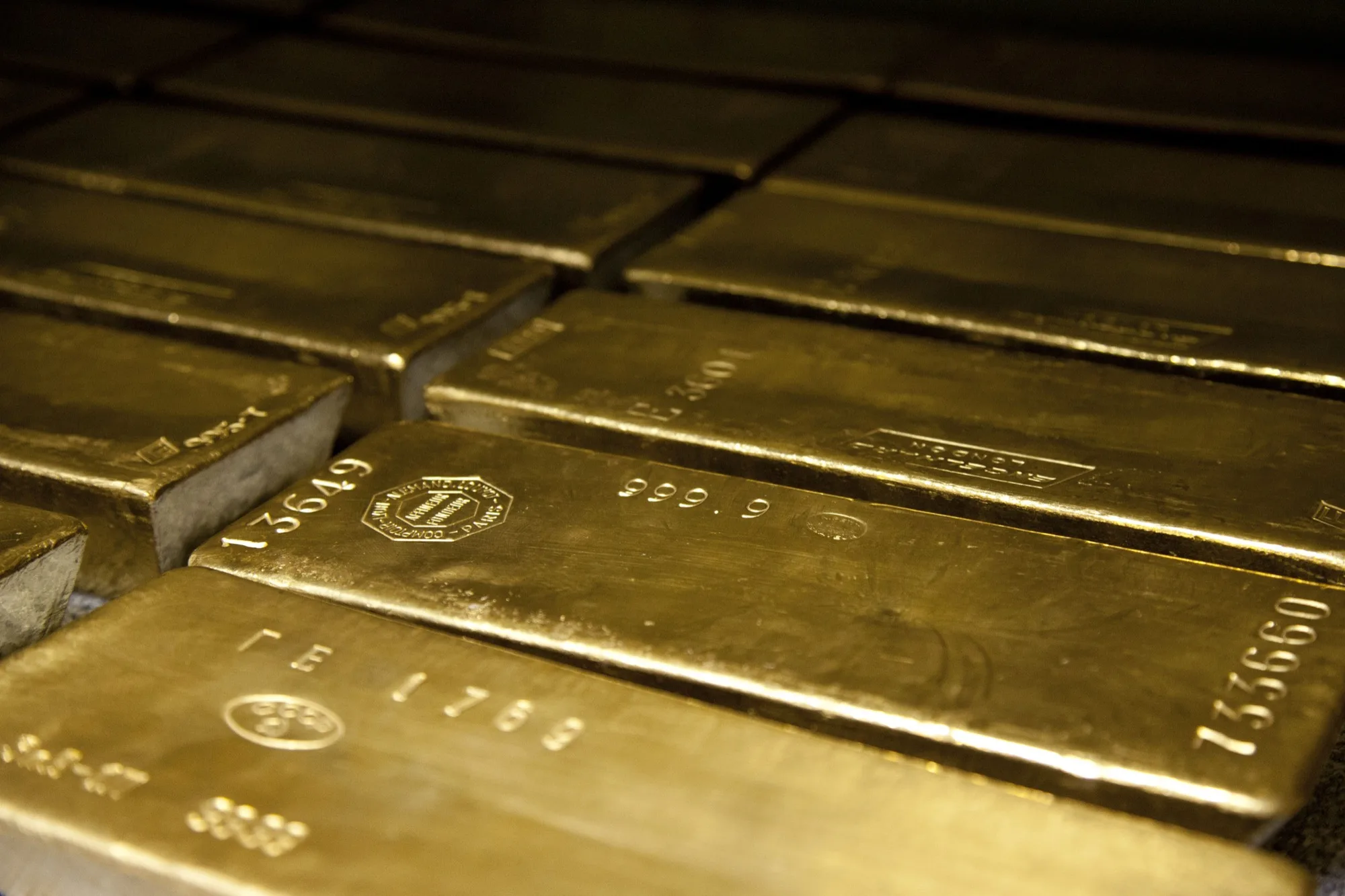Gold Price Prediction: Spot $4,164.30, Bull $4,372.15, Bear…